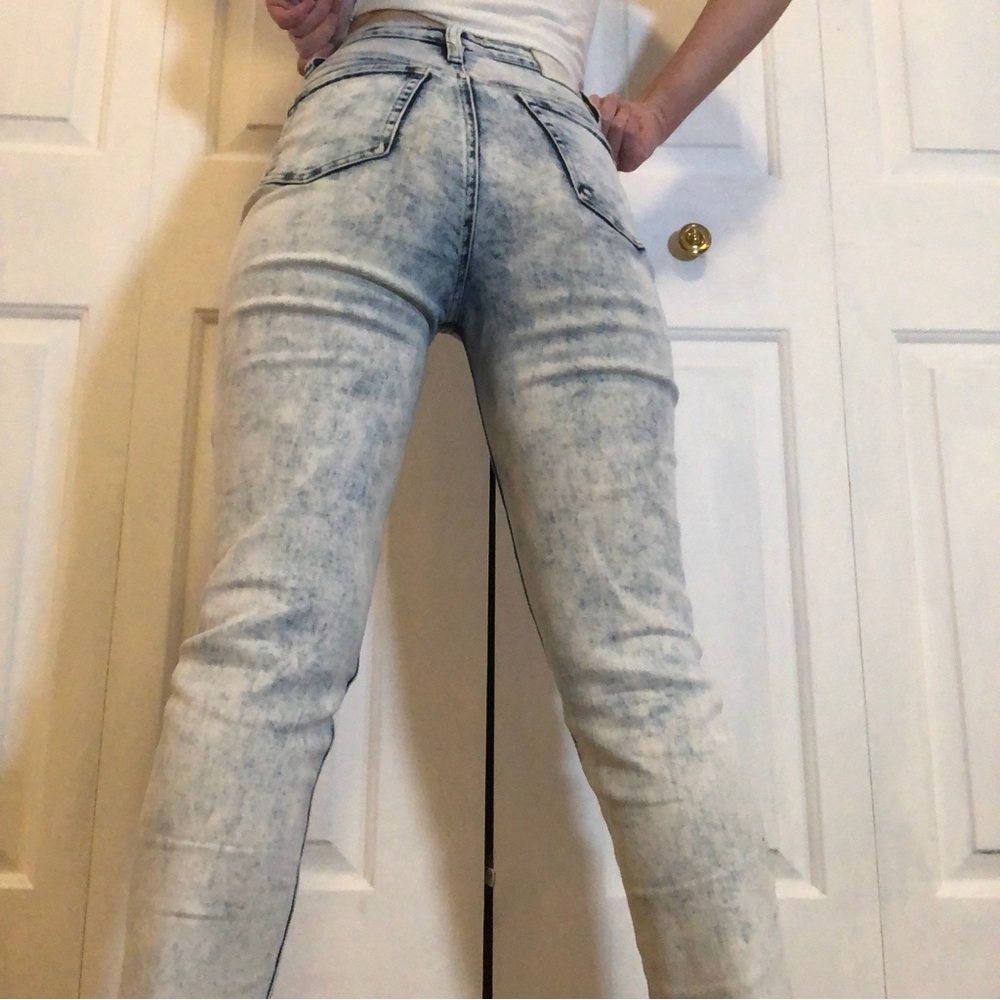 YMI Acid Wash high rise distresses Jeans. 
-Size 5/27